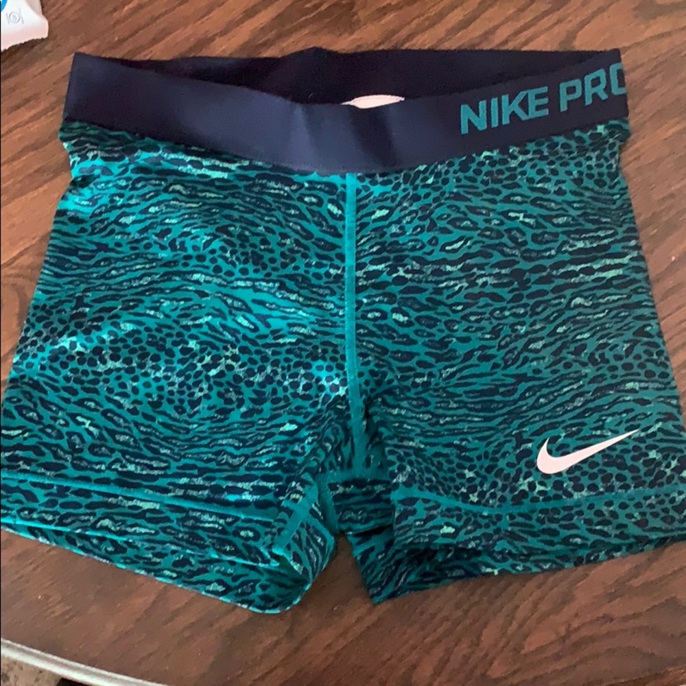 Nike pro size medium shorts